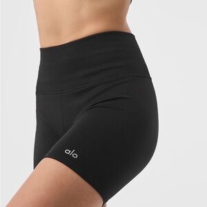 Alo 5" Seamless Ribbed Favorite Short